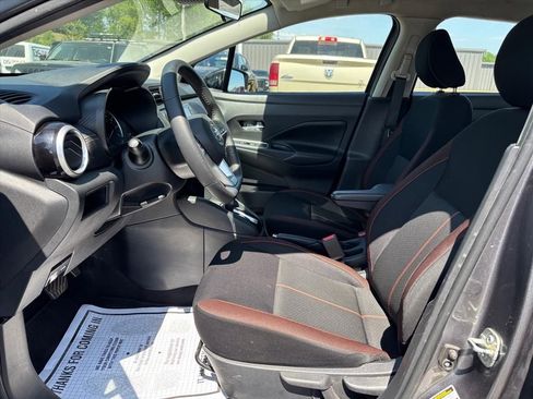 Used 2020 Nissan Versa SR FWD image 11