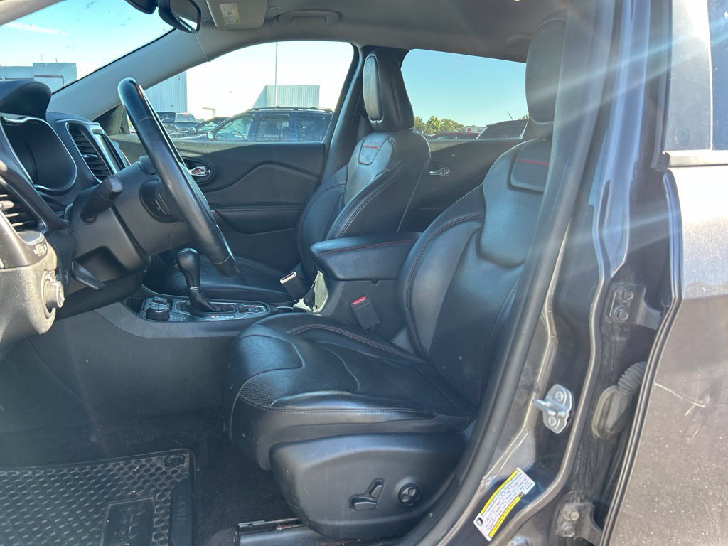 Certified 2019 Jeep Cherokee Trailhawk AWD/4WD image 6
