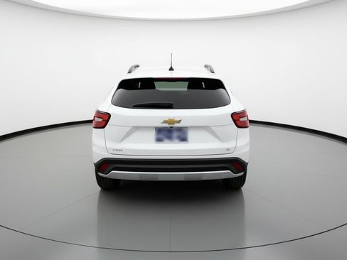 Used 2025 Chevrolet Trax LT FWD image 6