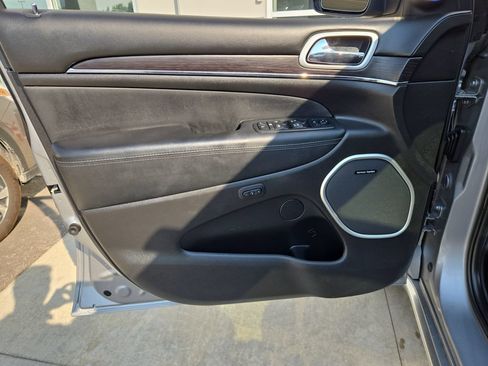 Used 2019 Jeep Grand Cherokee Summit w/ Platinum Series Group AWD/4WD image 12