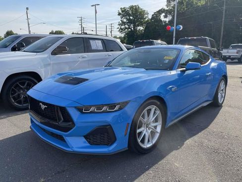 Used 2025 Ford Mustang GT Premium RWD image 3