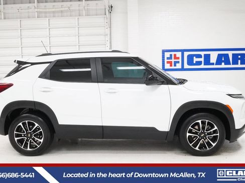 Used 2025 Chevrolet TrailBlazer LT w/ Convenience Package FWD image 4