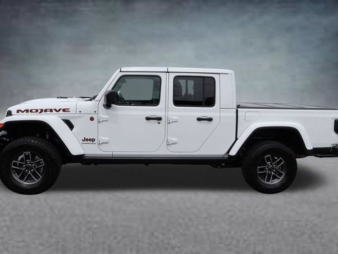 Used 2024 Jeep Gladiator Mojave AWD/4WD image 4