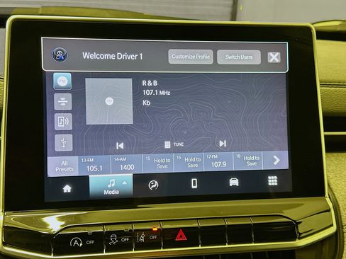 Used 2024 Jeep Compass Latitude AWD/4WD image 21