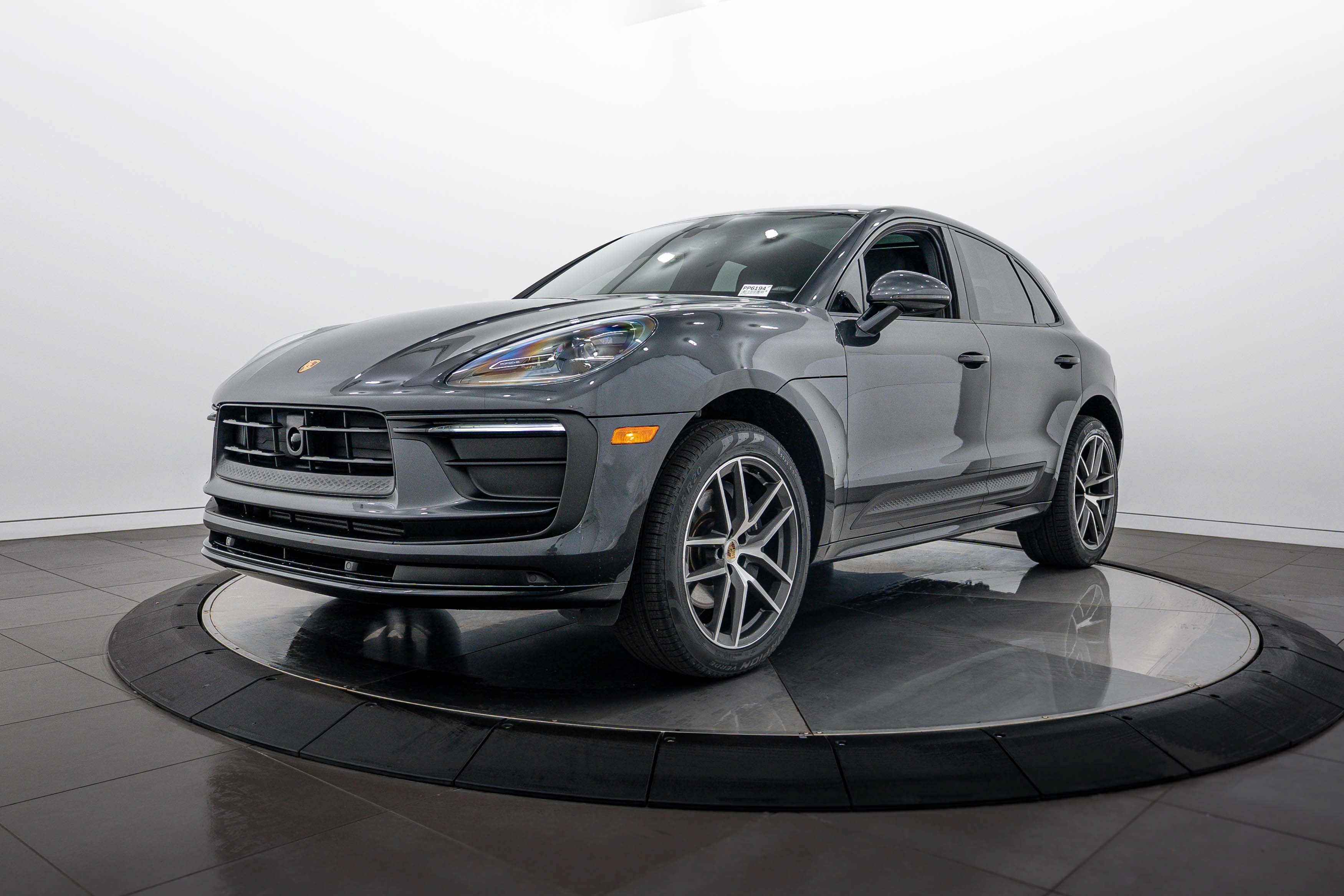 Certified 2024 Porsche Macan AWD/4WD image 1