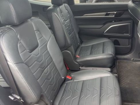 Used 2022 Kia Telluride SX w/ SX Prestige Package image 15