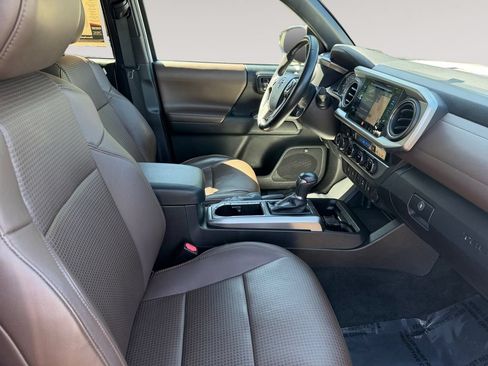 Used 2016 Toyota Tacoma Limited w/ Towing Package AWD/4WD image 15