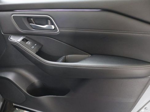 Used 2024 Nissan Rogue Platinum w/ Platinum Premium Package image 12