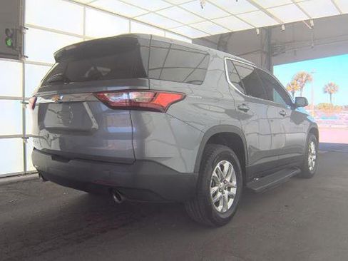 Used 2018 Chevrolet Traverse LS FWD image 3