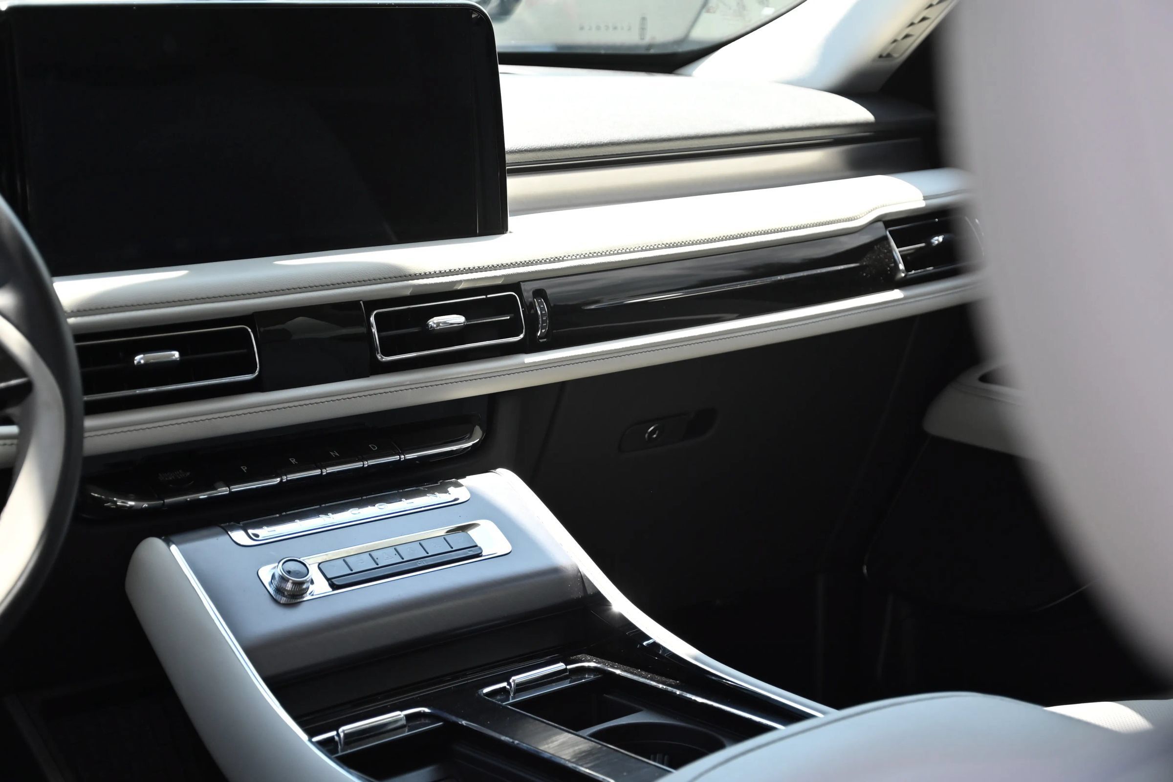 Used 2025 Lincoln Aviator 2WD image 12