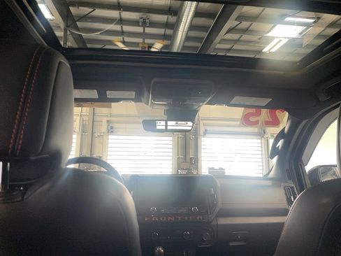 Used 2025 Nissan Frontier PRO-4X w/ Pro Premium Package image 8