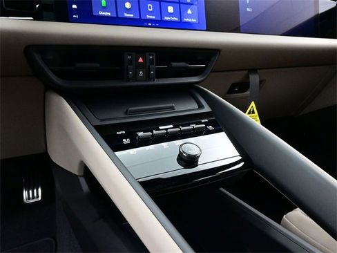 New 2025 Porsche Macan 4S Electric image 11