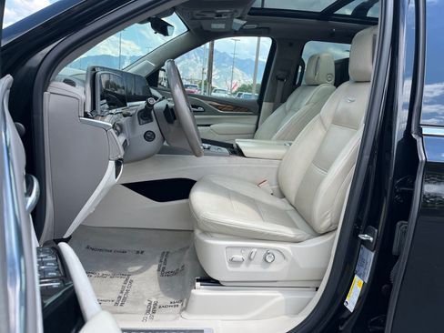 Used 2021 Cadillac Escalade ESV Premium Luxury Platinum w/ Heavy-Duty Trailer Package AWD/4WD image 10