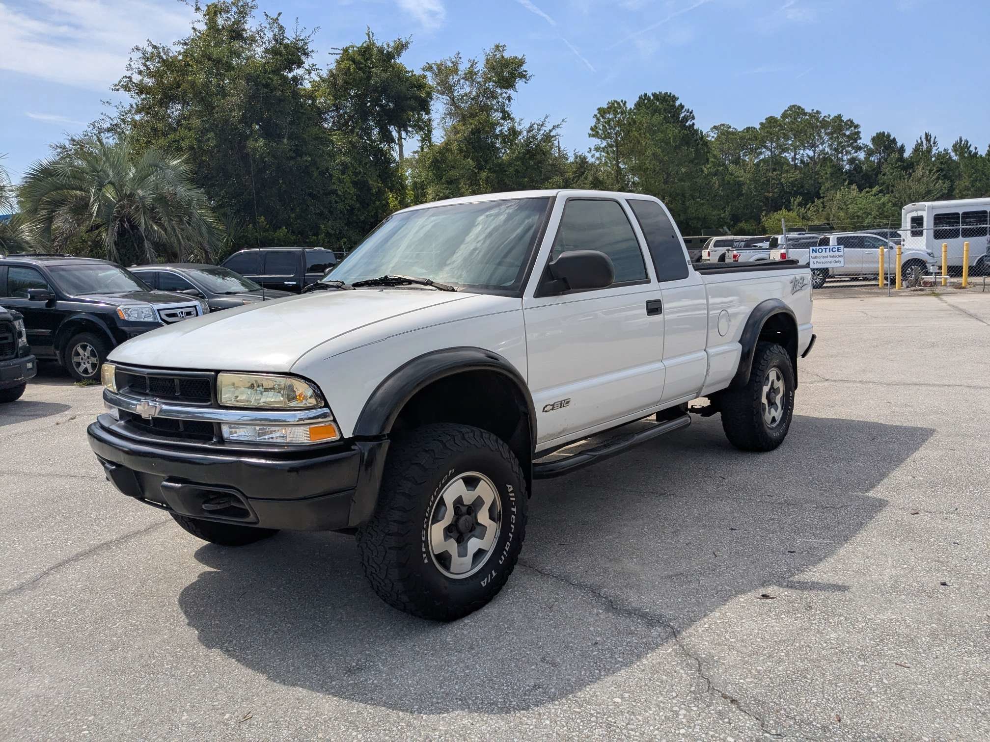 Used 2001 Chevrolet S10 Pickup 4x4 Extended Cab w/ Preferred Equipment Group image 8