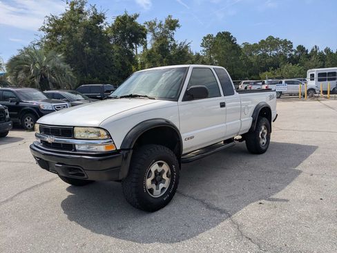 Used 2001 Chevrolet S10 Pickup 4x4 Extended Cab w/ Preferred Equipment Group image 8