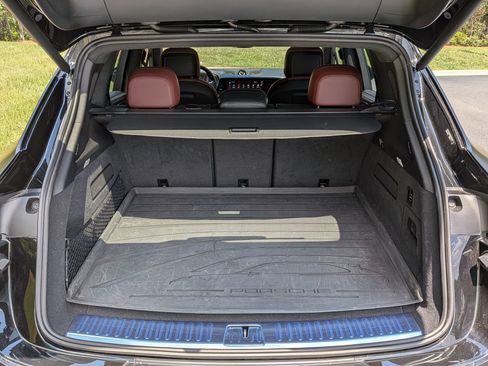 Certified 2025 Porsche Cayenne Turbo AWD/4WD image 27