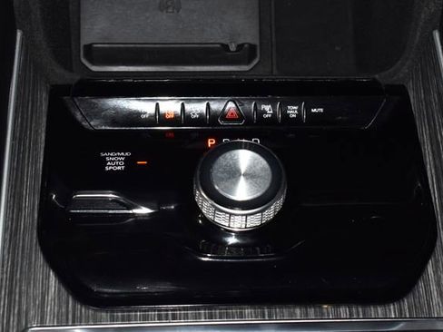 Certified 2024 Jeep Wagoneer L Series II w/ Flexible Seating Group image 18