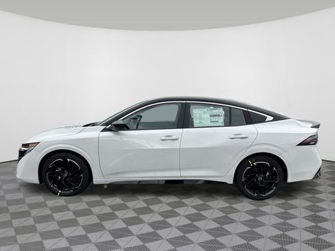 New 2026 Nissan Sentra SR w/ Floor Mat Package FWD image 10