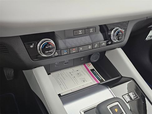 New 2025 Mitsubishi Outlander SEL image 13