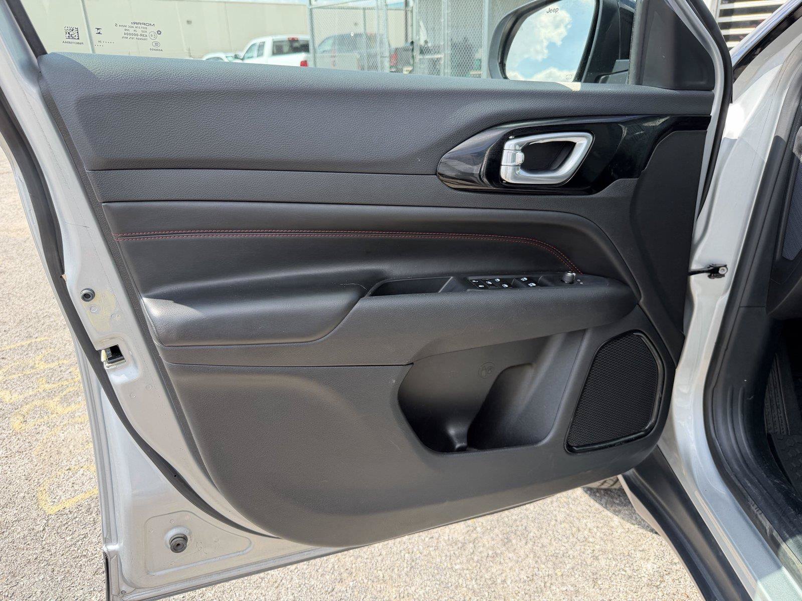 Used 2024 Jeep Compass Trailhawk AWD/4WD image 12