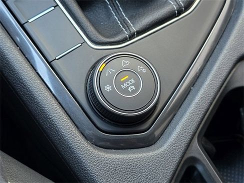 Used 2023 Volkswagen Tiguan SE R-Line image 33