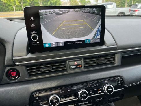 Certified 2025 Honda Pilot Touring image 17