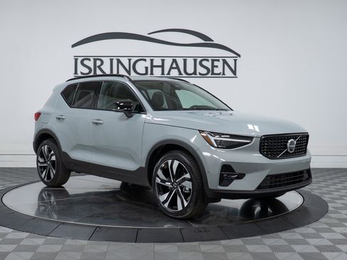 New 2026 Volvo XC40 B5 Plus w/ Climate Package AWD/4WD image 3
