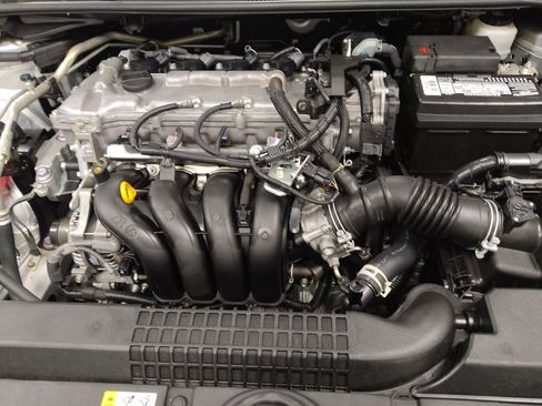 Used 2022 Toyota Corolla LE FWD image 30