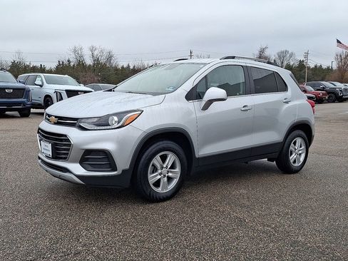 Used 2020 Chevrolet Trax LT w/ LT Convenience Package image 7