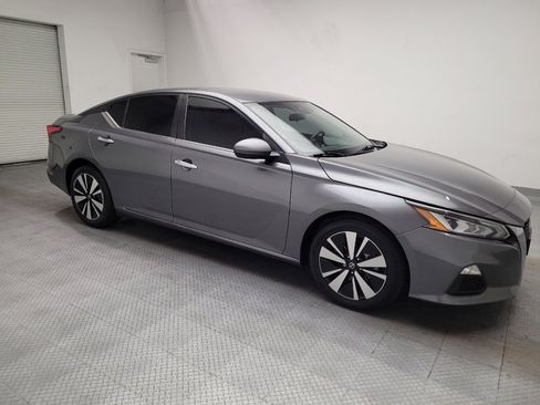 Used 2022 Nissan Altima 2.5 SV FWD image 11