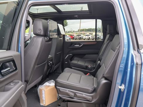 New 2026 GMC Yukon XL Denali w/ Denali Reserve Package AWD/4WD image 12
