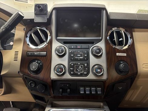 Used 2016 Ford F250 Lariat w/ Lariat Interior Package AWD/4WD image 20