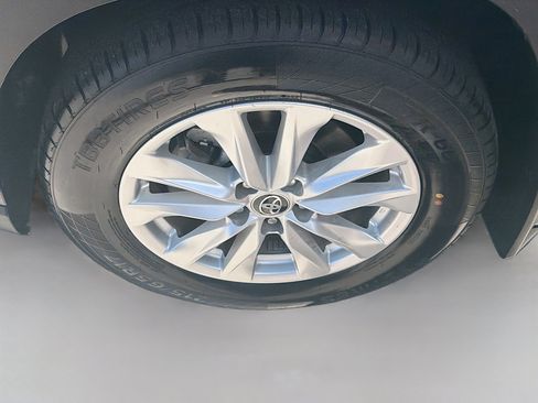 Used 2022 Toyota Corolla Cross LE image 36