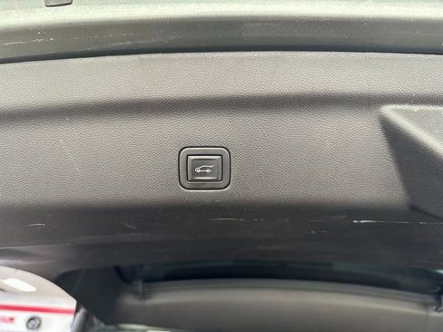 Used 2024 Chevrolet Tahoe Premier AWD/4WD image 42