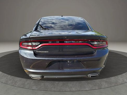 Used 2019 Dodge Charger SXT RWD image 6