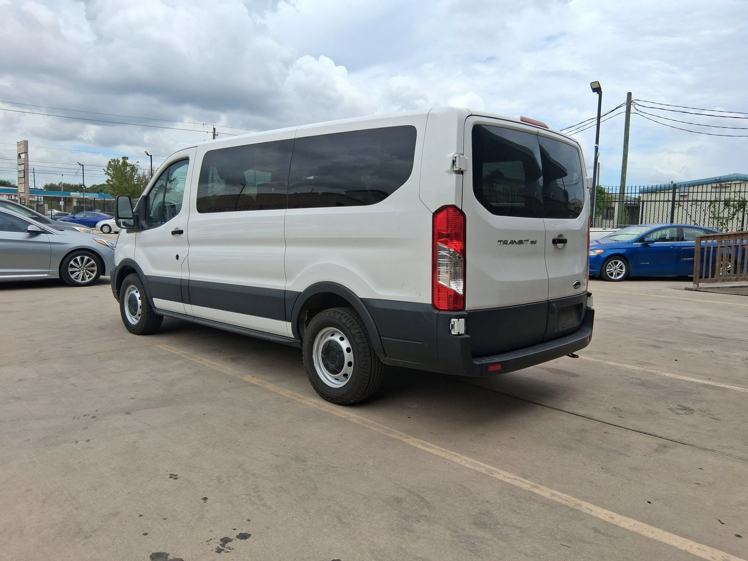 Used 2020 Ford Transit 150 XL RWD image 5