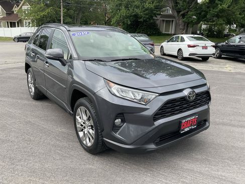 Used 2019 Toyota RAV4 XLE Premium w/ Cold Weather Package AWD/4WD image 7