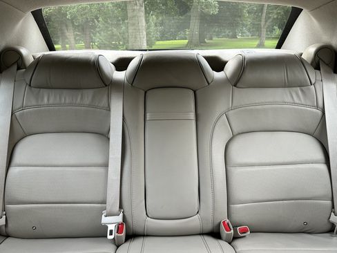 Used 2005 Cadillac De Ville w/ Limited Edition Package FWD image 18