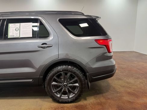 Used 2018 Ford Explorer XLT w/ Equipment Group 202A AWD/4WD image 36