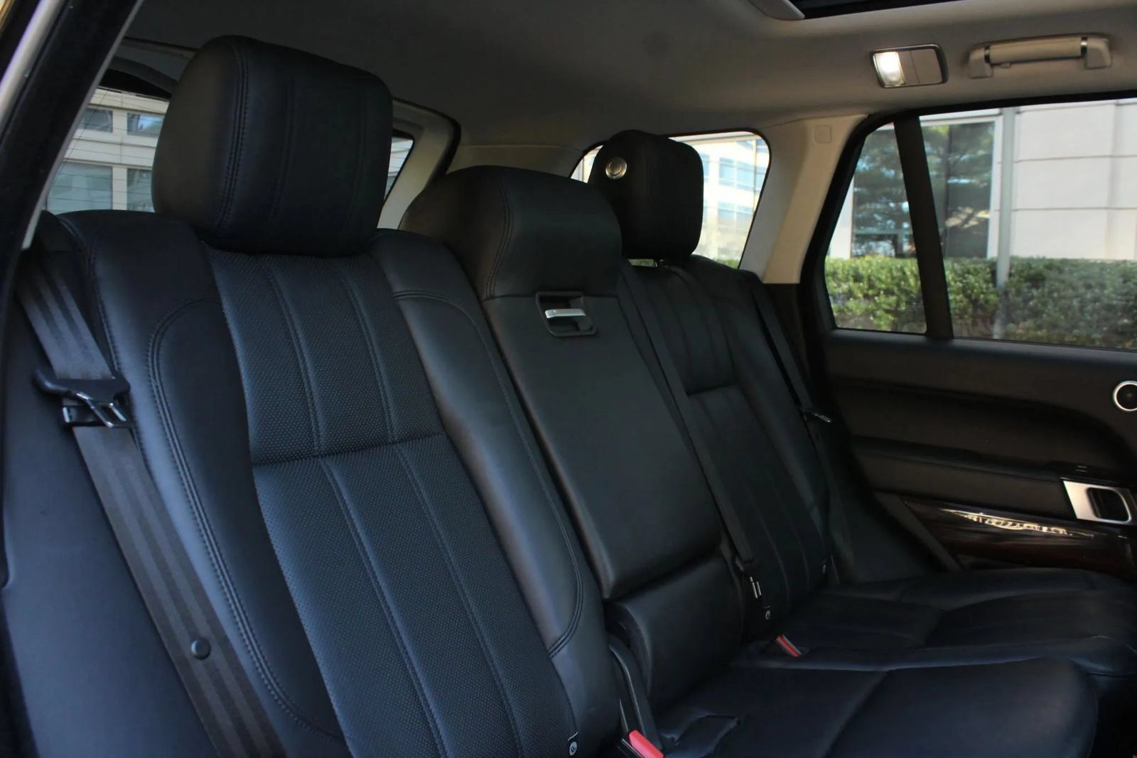 Used 2015 Land Rover Range Rover Supercharged AWD/4WD image 30