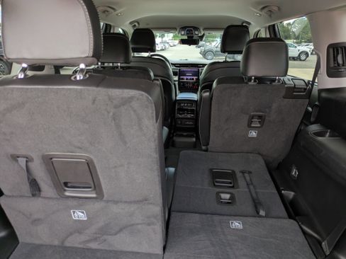 Used 2023 Jeep Grand Cherokee L Limited w/ Luxury Tech Group II image 11