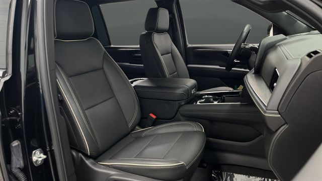 Used 2025 Chevrolet Suburban Premier AWD/4WD image 21