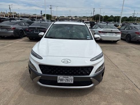 Used 2022 Hyundai Kona Limited FWD image 2