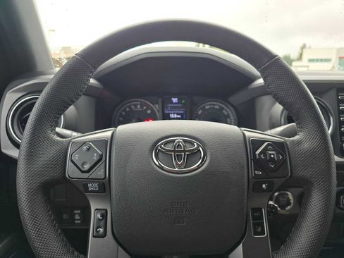 Used 2020 Toyota Tacoma TRD Off-Road image 32