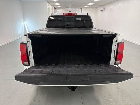 Used 2025 Chevrolet Colorado Z71 w/ Z71 Convenience Package 2 AWD/4WD image 9