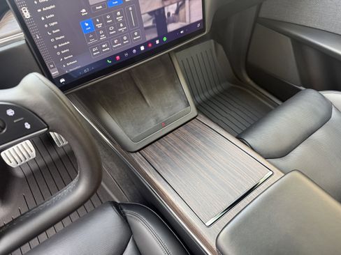 Used 2022 Tesla Model X image 25