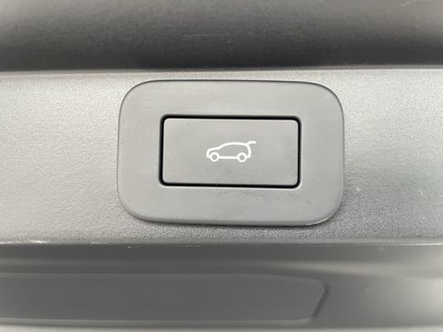 Used 2025 Land Rover Range Rover SE AWD/4WD image 37