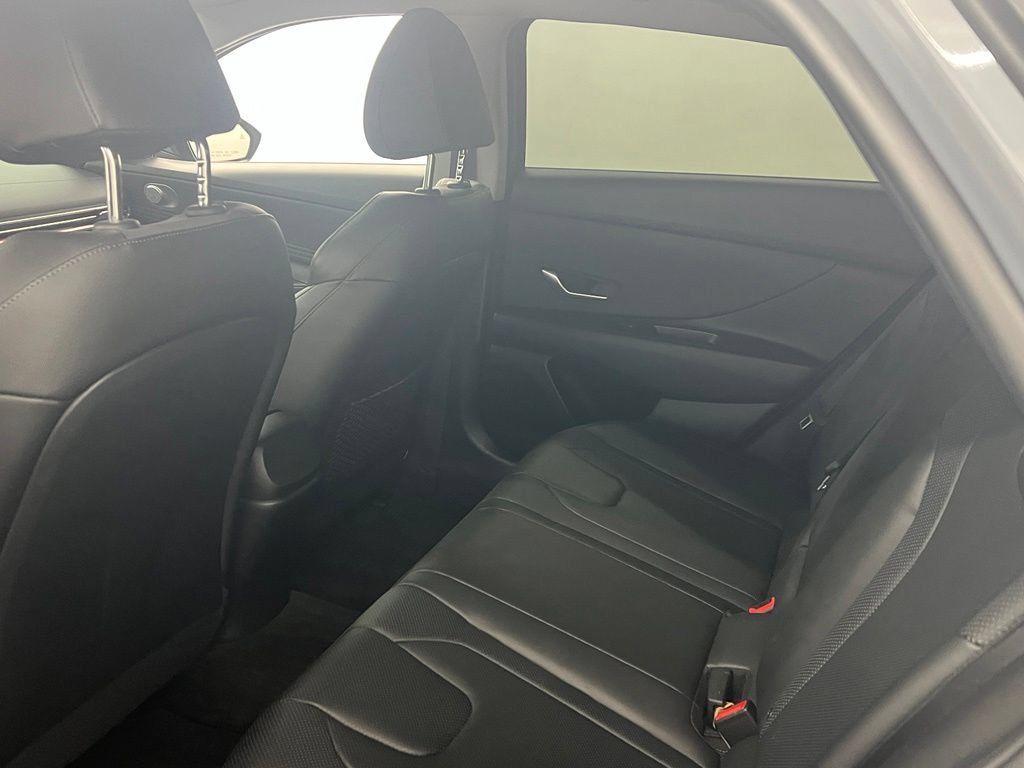 Used 2022 Hyundai Elantra Limited FWD image 10