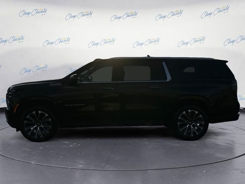 New 2026 Chevrolet Suburban High Country image 2