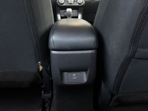 Used 2025 Nissan Versa SV FWD image 11